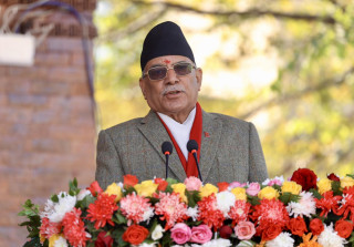 मेयर बालेनप्रति प्रधानमन्त्री दहालको असन्तुष्टि, बोल्ने मात्र नभइ जवाफ सुन्न पनि दिए सुझाव