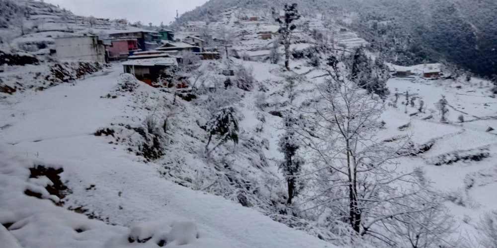 बाजुरामा वर्षासँगै उच्च हिमाली भेगमा हिमपात