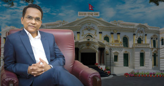 राष्ट्र बैंकको १८ औं गभर्नर बनेका डा. विश्वनाथ पौडेल को हुन् ?