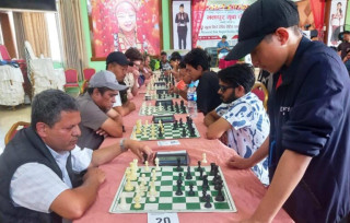बुद्धिचाल प्रतियोगिता: आठ वर्षका बालकदेखि ६८ वर्षीय नागरिकसम्म भिड्दै