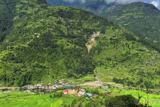 पहिरोले सालझण्डी–ढोरपाटन सडक अवरुद्ध, यात्रु अलपत्र
