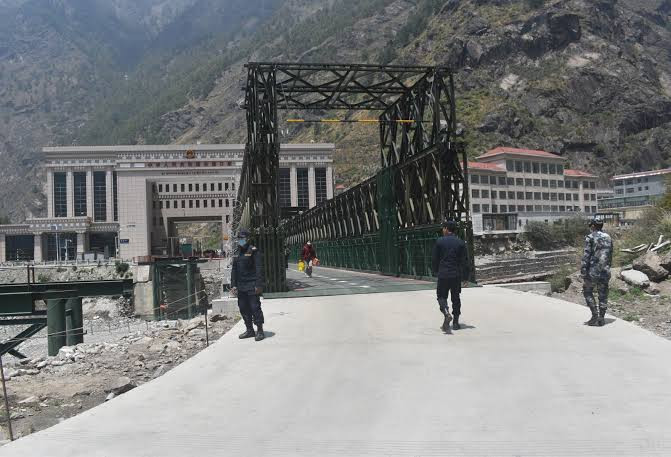 रसुवामा तीन करोड ५१ लाखभन्दा बढीको अवैध सामग्री बरामद