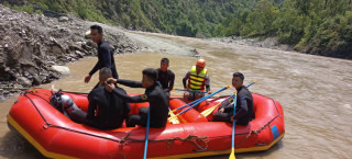 दैलेख दुर्घटना ‘अपडेट’ : बेपत्ताहरूको खोजीमा गोताखोर परिचालन